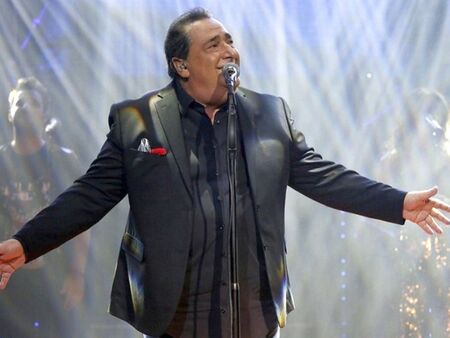 Почина човекът глас - гръцкият певец Василис Карас