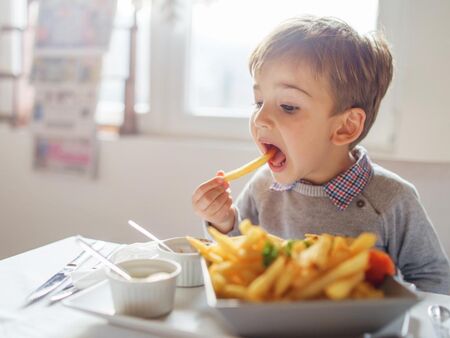Забравете за тях: Тези храни са смъртоносно опасни за детето ви