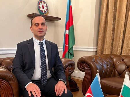 Готови сме да обмислим придобиването на "Лукойл", призна посланикът на Азербайджан