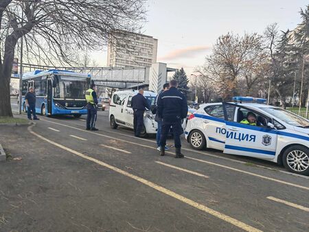 Много пиян шофьор се блъснал в автобуса на "Трапезица"