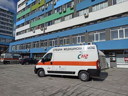 Три сериозни катастрофи в Бургаско! Баща заспа и заби Рено с децата си в дърво преди с. Зидарово