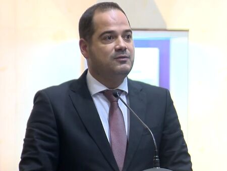 Вътрешният министър Калин Стоянов поиска 2 оставки на висши ръководни служители