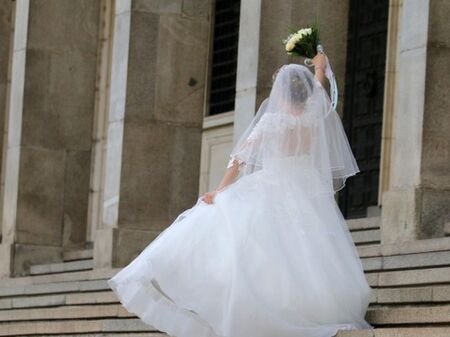Поискаха от КС да отмени забраната за 16-годишните да се женят