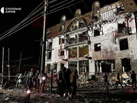 Ракетен удар по Харков, руснаците разрушиха хотел и раниха 11 души