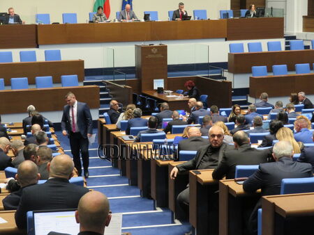 Новият политически сезон започна със знаково отсъствие в парламента