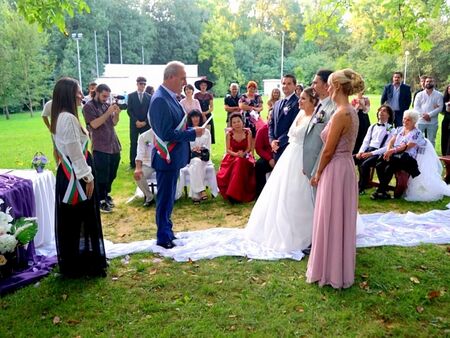 199 брака са сключени през 2023 г в общината Лек