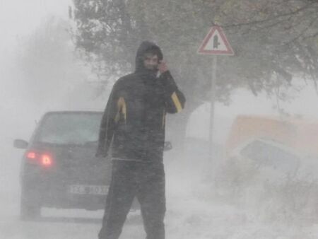 Синоптици бият аларма: Свирепа снежна виелица ще удари тези райони на България!