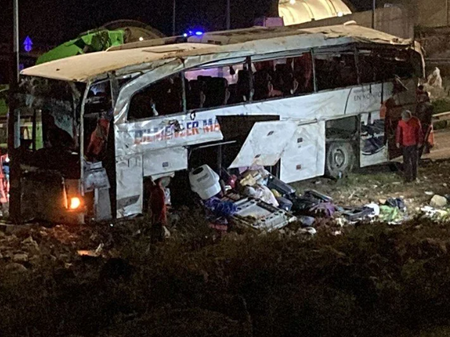 Касапница на пътя в Турция! Автобус се преобърна, има много жертви и ранени (СНИМКИ/ВИДЕО)