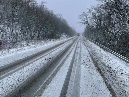 Каква е снежната обстановка в Бургаско и има ли затворени пътища (СНИМКИ)