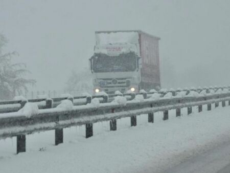 Станала е катастрофа при км 95 на аутобана Валежите от