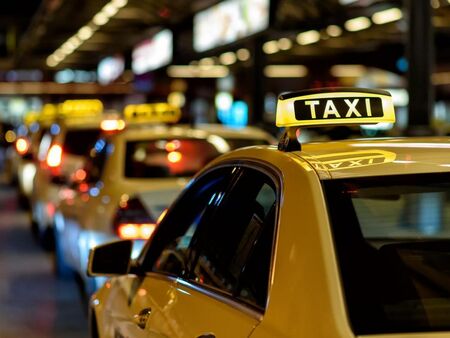 България онемя от това, което направи таксиджия на майка с малко дете