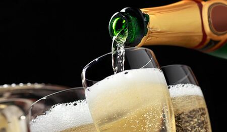 Французите пият все по-малко шампанско