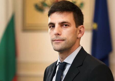Никола Минчев повежда евролистата на ПП