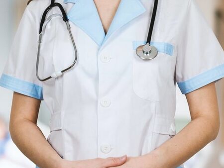 Парадокс: Медицинските сестри в България вече са по-малко от лекарите и женският род също е виновен