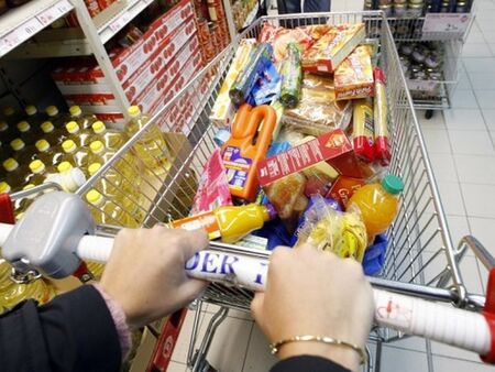 Спад на някои основни хранителни продукти, ето какво купуваме по-евтино