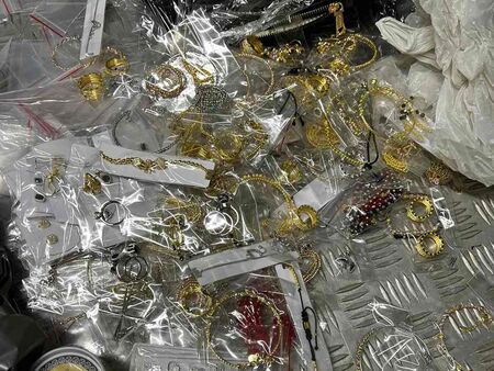 Откриха контрабандни сребърни и златни накити за 80 бона в автомобил на "Лесово"