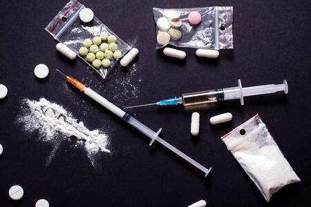 Изследване: Учениците употребяват наркотици повече от студентите