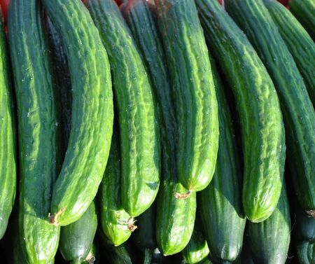 Първите български краставици вече са на пазара – по-евтини от миналогодишните