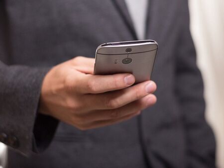 Примамват българи с мними оферти за работа чрез SMS Онлайн