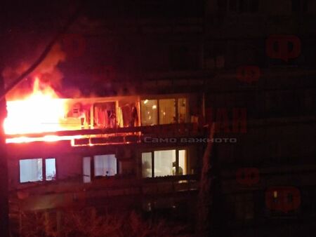 Снимка: Строител загина при пожар в Сливен, а жена му е обгазена