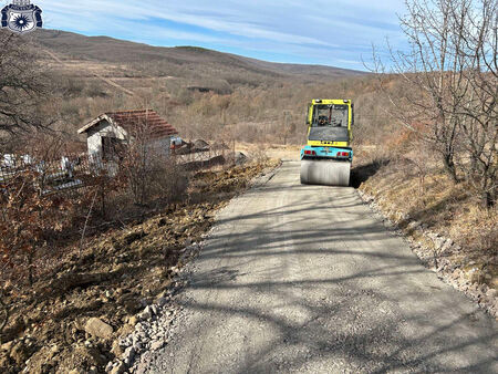 Започна ремонтът на пътя към гробищния парк в с. Раковсково