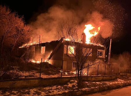 Трагедия! Пожар изпепели пет къщи
