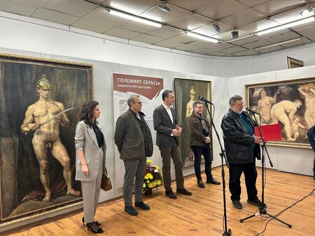 Откриха в Бургас уникалната изложба "Академията като съдба" с творби на майстора на портрета проф. Илия Петров