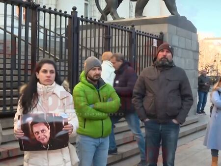Протест в памет на убития Пейо Пеев, бащи искат край на тормоза от майките на децата си