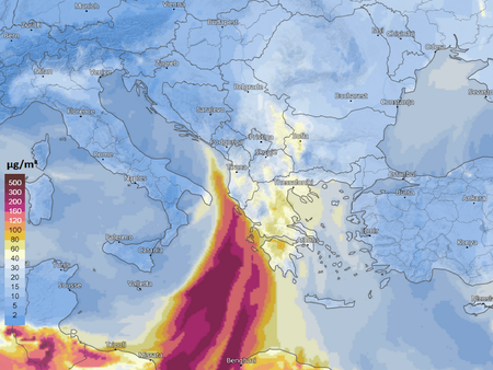 Внимание! Пустинен прах достигна до Балканите, синоптиците предупреждават за много странно явление