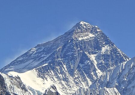 Защо планинските върхове не надвишават 10 000 метра височина