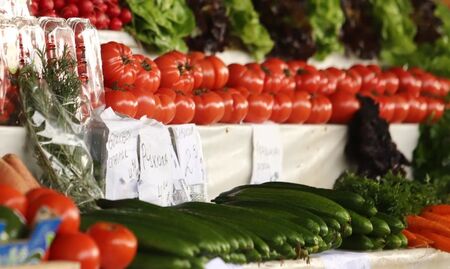 Скок на цените на домати, краставици, пилешко