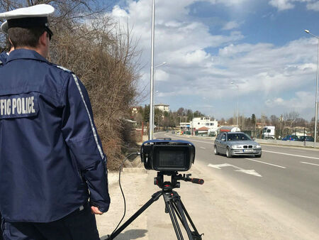 От днес: Пускат в действие новите мобилни камери на пътя