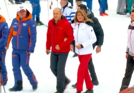 Деси Радева хвана президента под ръка и не го пуска дори на ски пистата