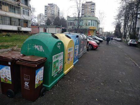 Община Бургас започна поставянето на кафявите кофи за биоразградими отпадъци