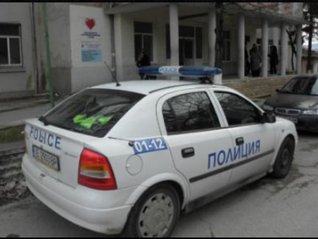 Психично болен отвлече две деца при кражба на кола в Дупница