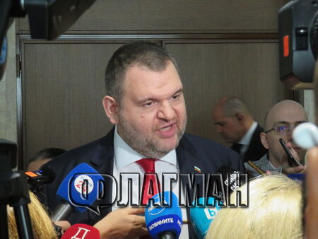 Председателят на парламентарната група на ДПС Делян Пеевски атакува остро