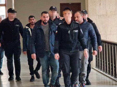 Прокуратурата очаквано поиска постоянен арест Четиримата мъже от Бургаско които