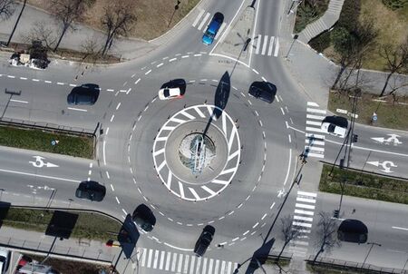Елипсовидната форма на кръговото кръстовище е временна, обясни кметът