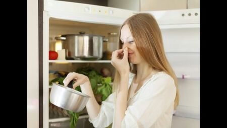 Лесен трик за премахване на миризма от хладилника