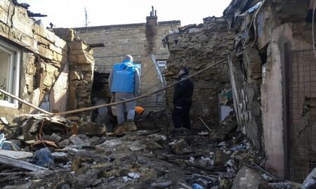 Атака с дронове разруши жилищна сграда в Одеса
