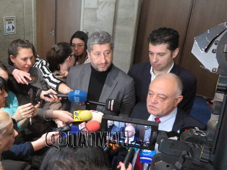 Уж делегира на Габриел, а преговаря през камерите – това е абсурд, обявиха от ПП-ДБ за Борисов