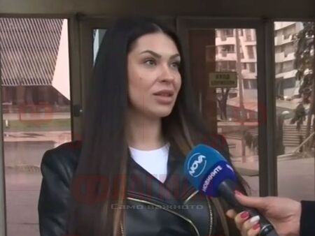 Тормозът над Мария Русчева от Бургас продължава, пускат в Интернет снимки от скрита камера в дома ѝ