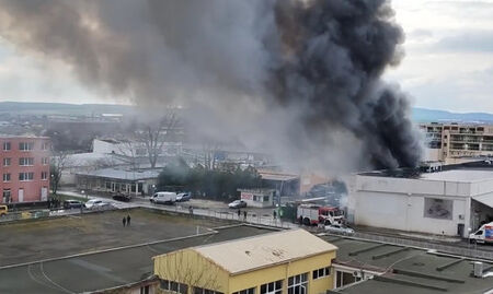 Вероятна причина за пожара са ремонтни дейности Изгоря складът на