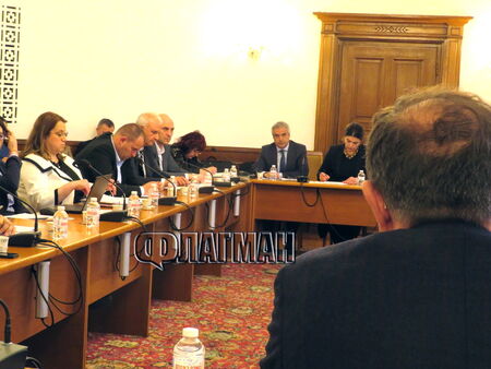 Борислав Гуцанов постави въпроса пред енергийния министър и в присъствието
