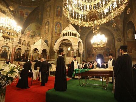 България се сбогува с духовния си водач патриарх Неофит (СНИМКИ)