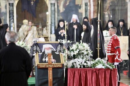 Синодът се събира във вторник за избор на наместник