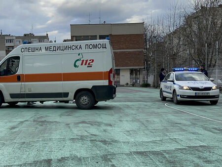 Дете почина в двора на училище в Казанлък