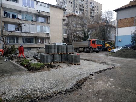 Обновяват още едно важно пространство в центъра на Бургас
