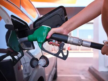 Жена зареди гориво за хиляди безплатно, използвайки бъг в системата на бензиностанция
