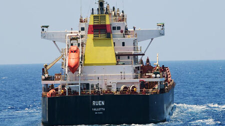 Индия ще съди 35-мата пирати, отвлекли кораба "Руен"